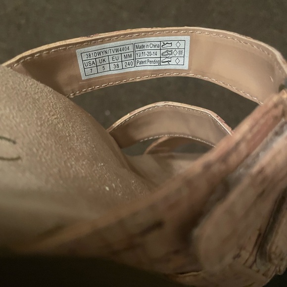 NWOT Vionic Dwyn 3 Strap Natural Cork Wedge Sandals Tan Women Size 7 - Picture 6 of 8